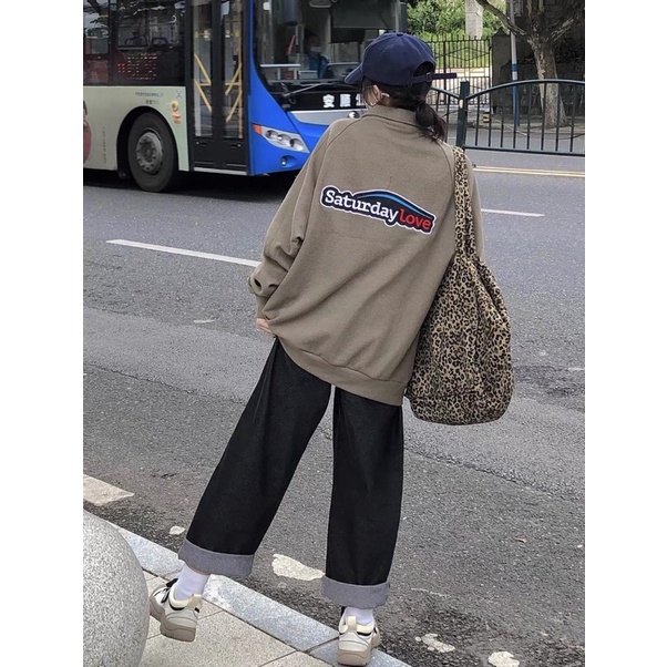 Áo Nỉ Sweater Khoá Cổ Saturday Love Nâu Form Rộng Nam Nữ | BigBuy360 - bigbuy360.vn