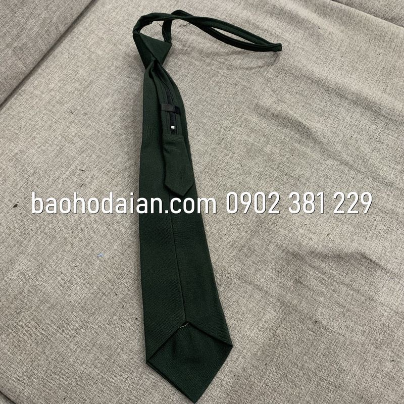 Cà vạt bảo vệ màu xanh rêu vải casme