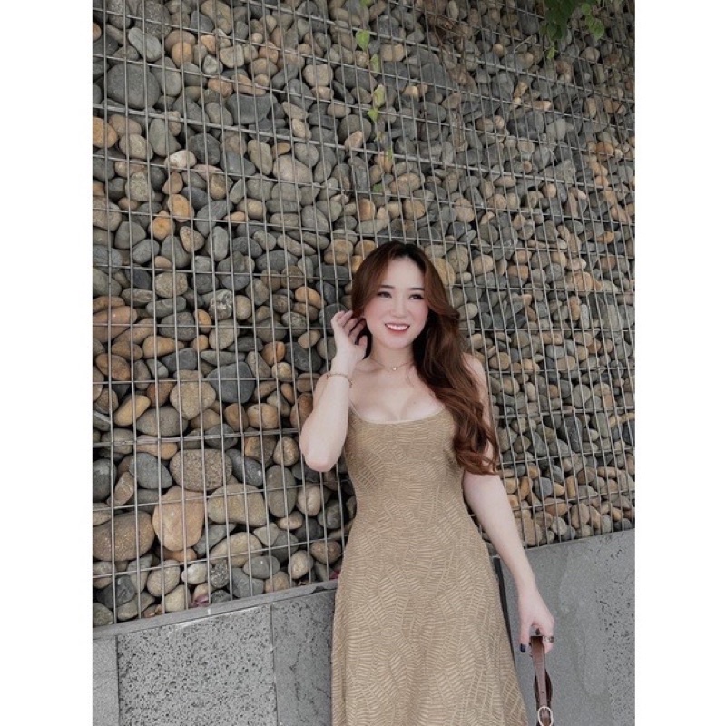 Tặng đầm kèm. Đầm dài xoè 2 dây hoa văn xốp nổi dịu dàng nude đậm