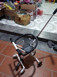 Xe đẩy 5 bánh gấp gọn cho bé