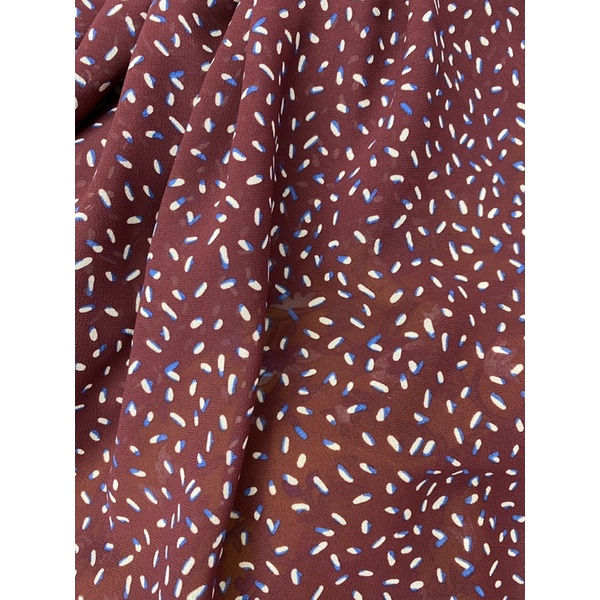 Vải voan chiffon chấm mè nền đỏ đô