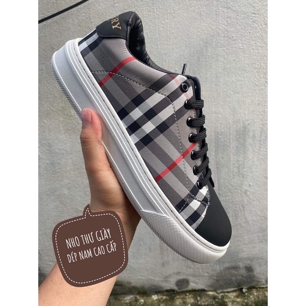 Giày lười slipon buberry nam . Giày thể thao buberry buộc dây kẻ đen kèm hộp