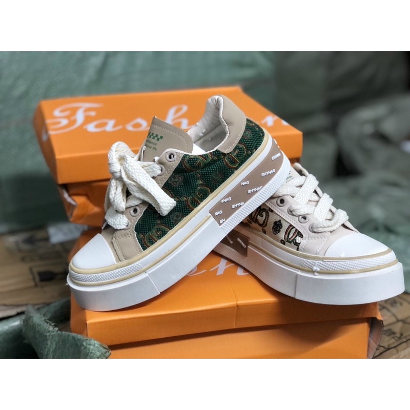 GIÀY THỂ THAO QUANG CHÂU VIỀN  MÀU CHỮ ĐẸP EH25