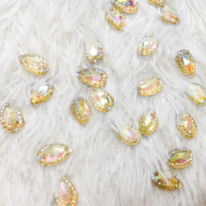 Hạt đá acrylic 3d kết áo hình giọt nước vàng ánh 7 màu cườm cánh hoa kết ao dài váy đầm