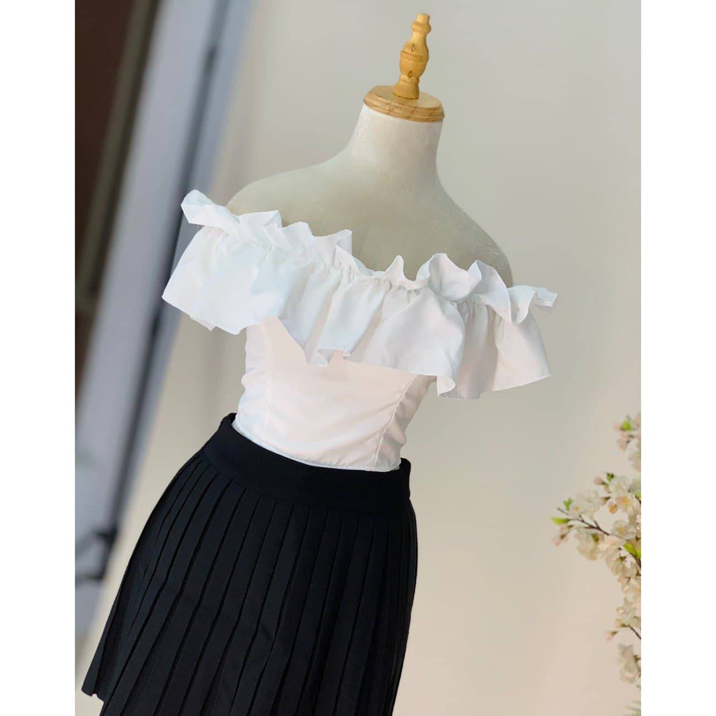 Áo Bẹt Vai Bèo Croptop Basis