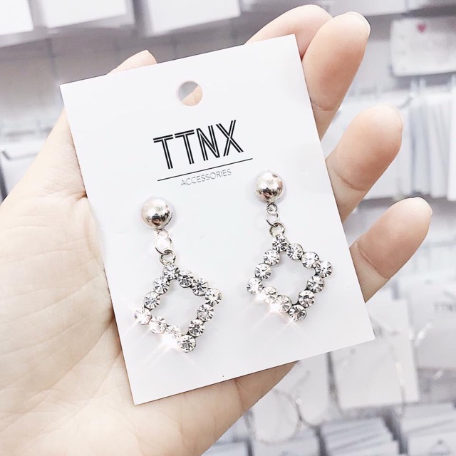 Bông tai đính đá lấp lánh đủ hình