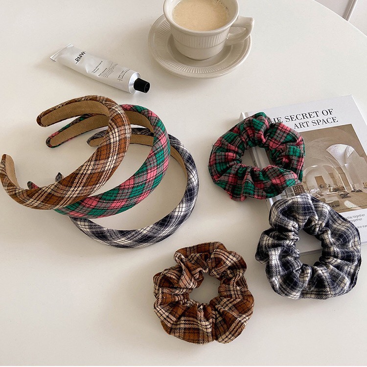 Cài tóc xốp dày và cột tóc scrunchies họa tiết caro thời trang Mua Tất (muatatshop)