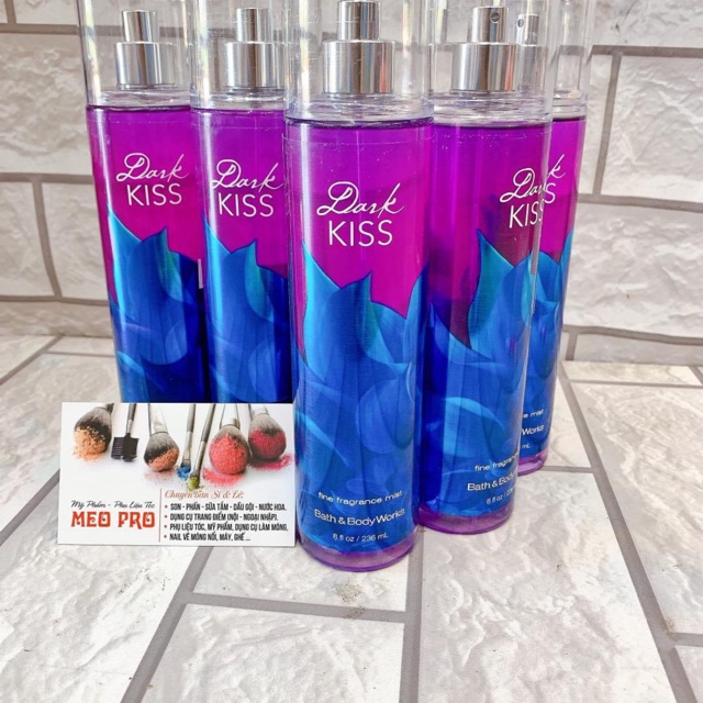 Xịt thơm  body Dark Kiss ( auth) 236ml