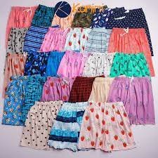 Quần đùi họa tiết ngẫu nhiên mặc ở nhà đi ngủ, kiểu dáng bánh bèo dễ thương cạp chun hàn quốc ulzzang | BigBuy360 - bigbuy360.vn