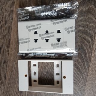 Ổ cắm 3 + đế nổi VANLOCK SINO
