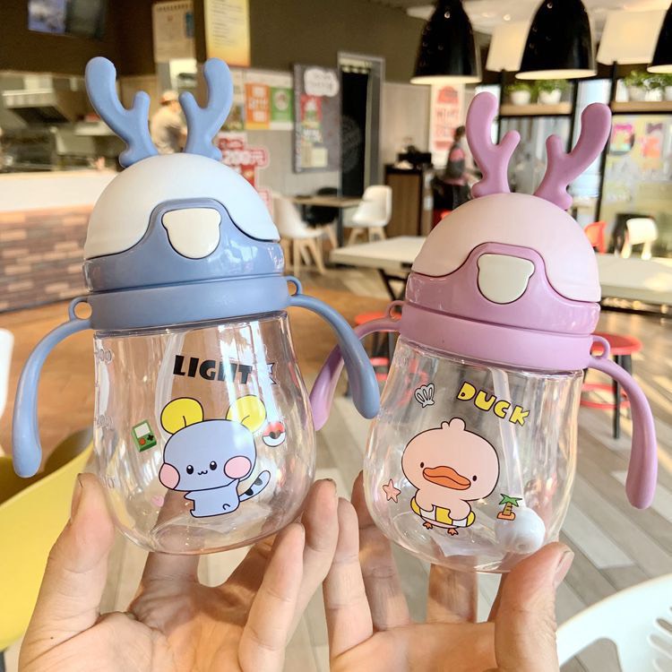 Bình nước cho bé tập uống ống hút có van chống sặc thể tích 370 ml có dây đeo cho bé hình hươu dễ thương