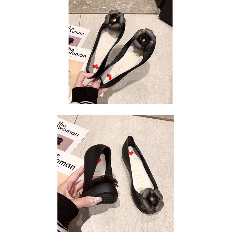 Giày búp bê nhựa dẻo thơm trong đính hoa trà Soervimy