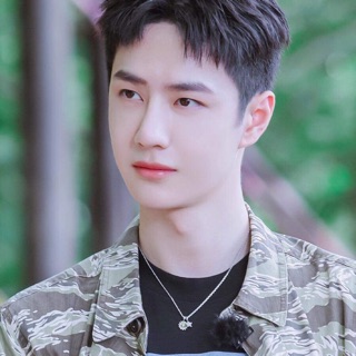 [SIÊU HÓT] Vòng cổ Vương Nhất Bác