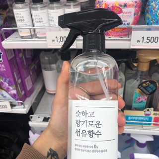Xịt thơm quần áo Daiso