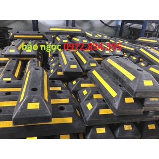 Cục cao su chèn bánh xe oto kèm phụ kiên