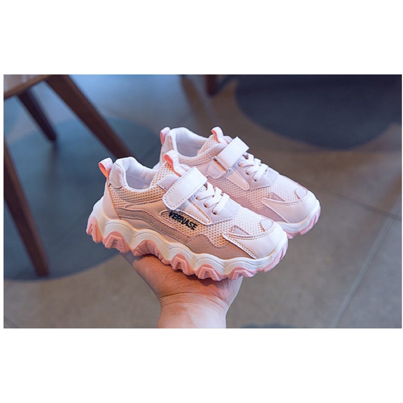 Giày thể thao bé gái