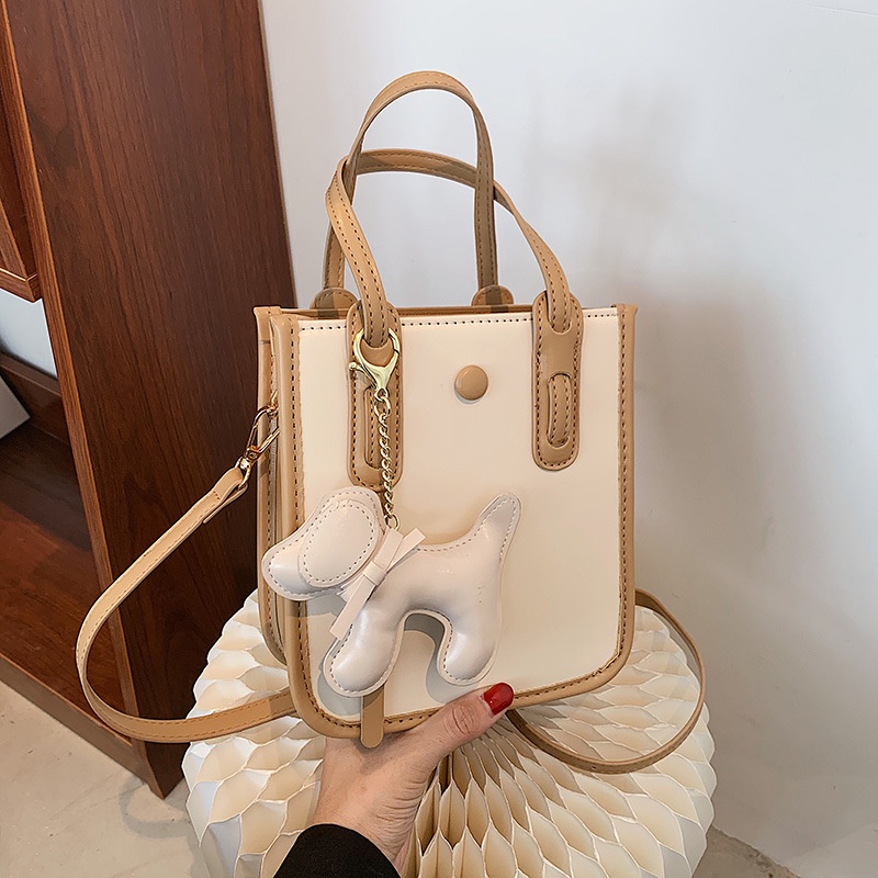 Túi xách đeo vai IELGY dáng vuông có móc khóa đáng yêu dễ phối đồ