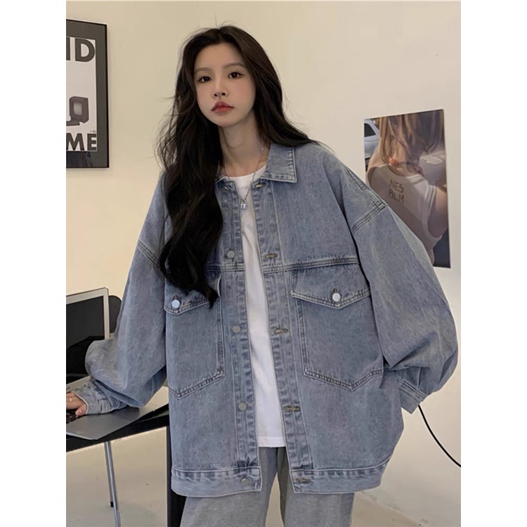 Áo khoác bò oversize siêu rộng sau lưng có chữ