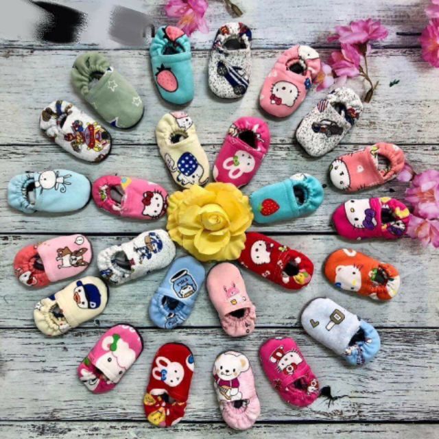 Set 10 đôi giày nỉ cho bé