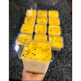 50 Hộp vuông B10 đựng bánh tiramisu rau câu ngàn lớp, bánh mous, sữa chua trái cây, sữa chua nếp cẩm, bông lan trái cây.