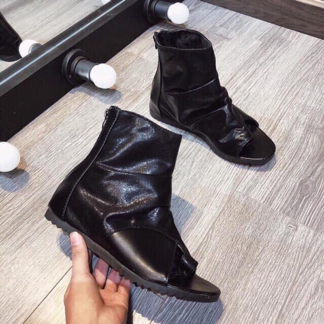 Boot sandal sỏ ngón