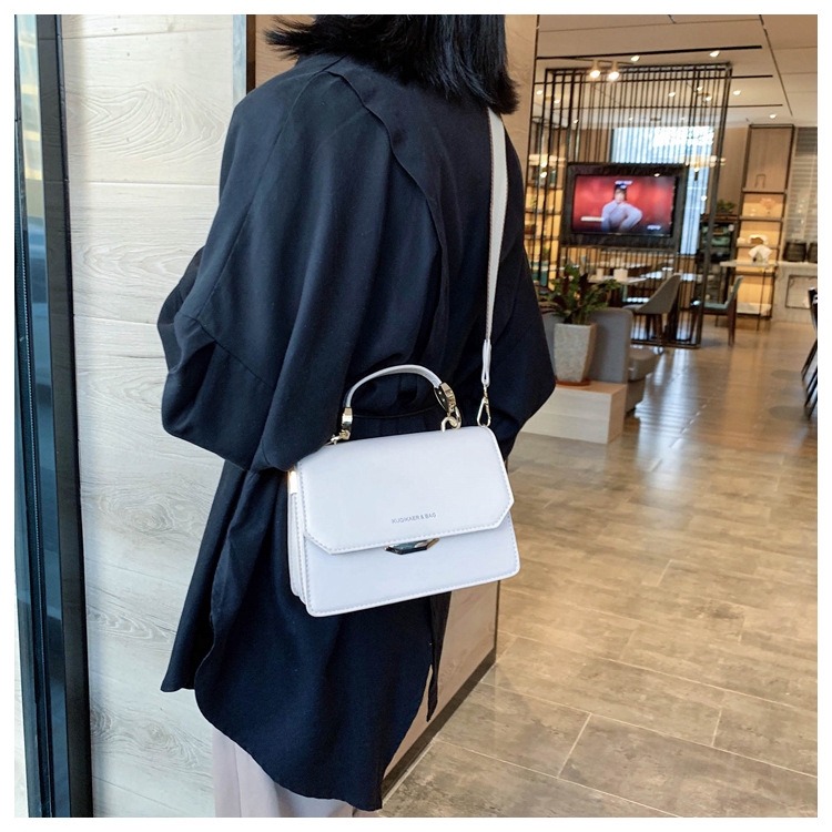 Túi xách đeo vai hình vuông quai bản to phong cách thời trang retro | BigBuy360 - bigbuy360.vn