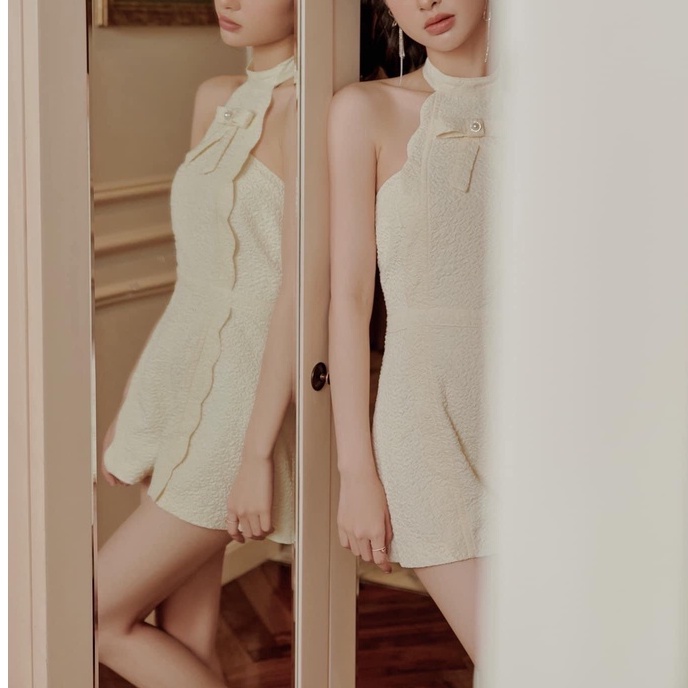 Jumpsuit ngắn đi tiệc thiết kế cổ yếm, hở lưng sang chảnh