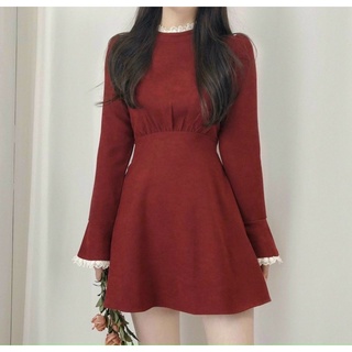 Đầm đỏ phối ren