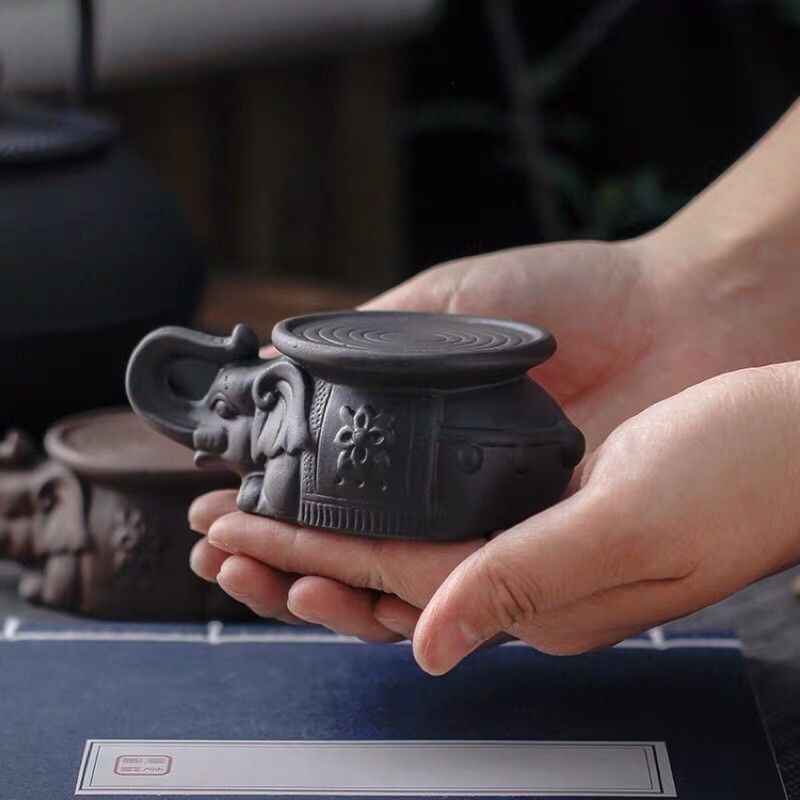 Đôn voi mini cõng ấm trà , chén, chậu bonsai