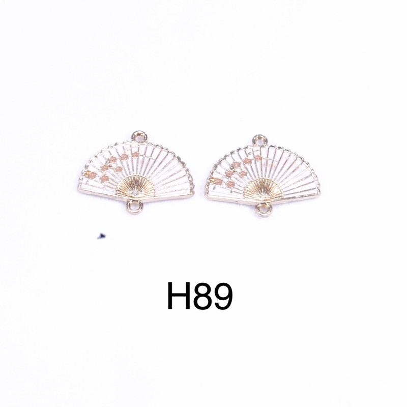 Charm kim loại hình cái quạt