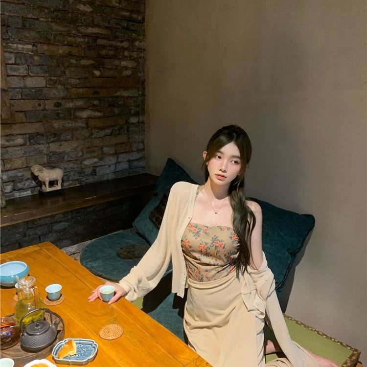 Áo Hai Dây Cổ Yếm In Họa Tiết Hoa Phong Cách Pháp Thời Trang Mùa Hè Quyến Rũ Cho Nữ