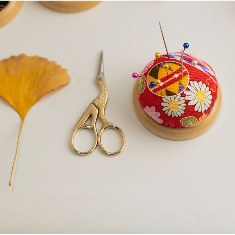 Bông cắm kim hoa nhí đế gỗ dụng cụ may vá thêu thùa tiện ích đồ dùng gia đình handmade thủ công Lenmade
