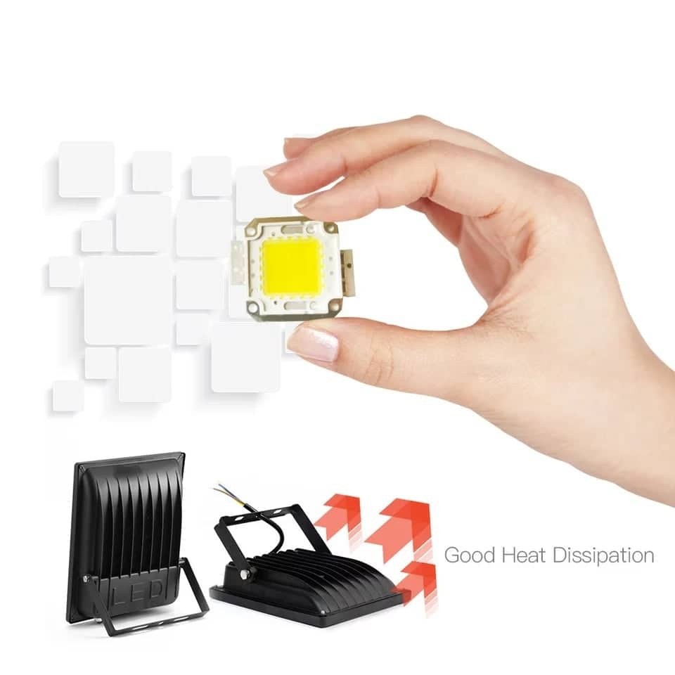Đèn pha LED 30W ánh sáng trắng - chip SMD - chống nước - chóa kim cương hiệu suất cao - bảo hành 1 năm