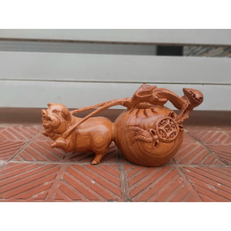 Tượng con heo gỗ hương 30cm