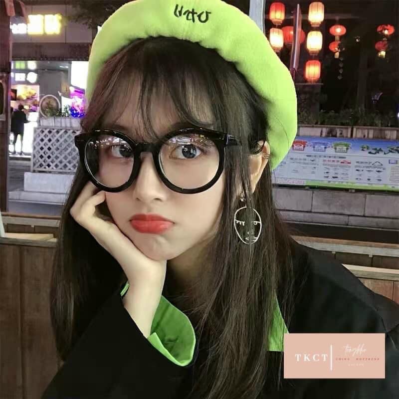 Kính thời trang mắt trắng gọng đen | BigBuy360 - bigbuy360.vn