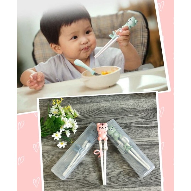 Đũa tập gắp xỏ ngón hình gấu / Muỗng Nĩa - kèm hộp đựng cho bé - đồ dùng ăn dặm