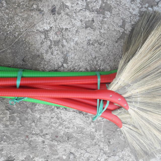 Chổi cỏ quét nhà cán mủ