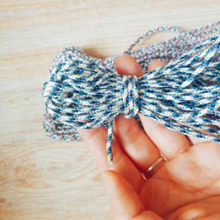 Dây thổ cẩm thắt vòng tay handmade