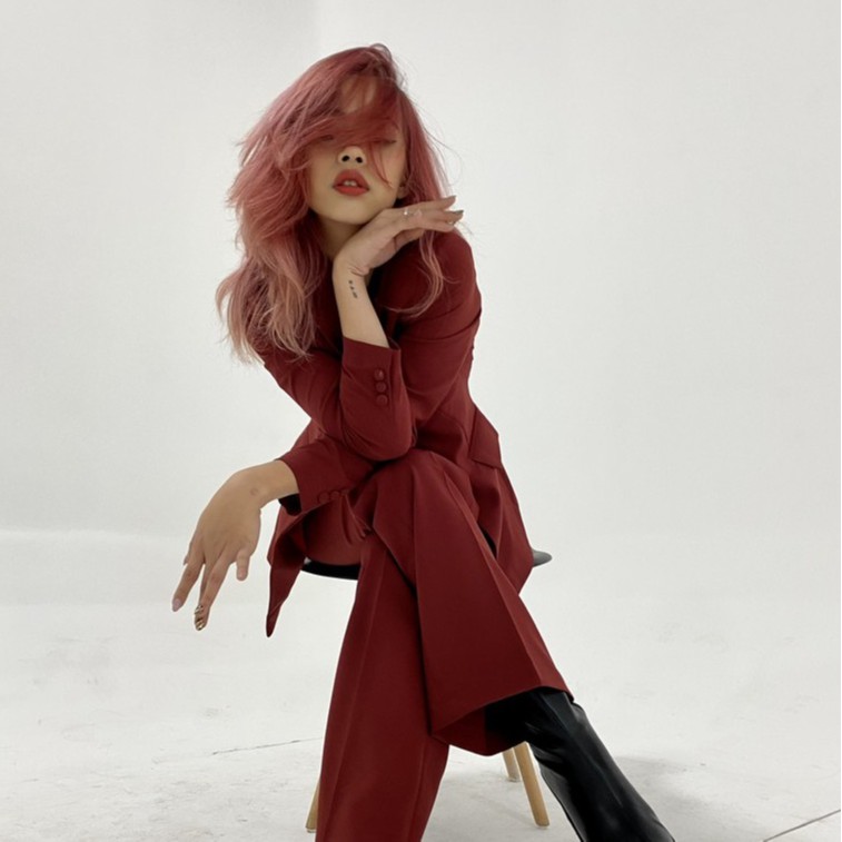 Áo blazer nữ đỏ chiết eo có đệm vai Hoankiem Blazer | BigBuy360 - bigbuy360.vn