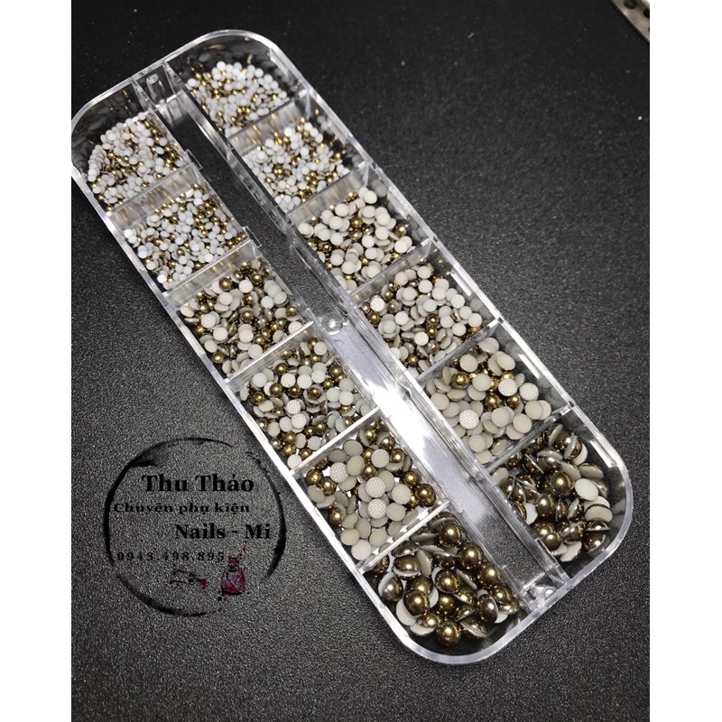 Trai nửa YHB gắn móng tay