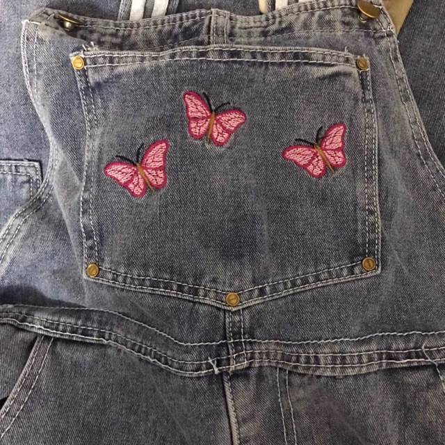 [KÈM ẢNH THẬT + SẴN] yếm quần bò jeans xanh dài dáng suông rộng túi ngực thêu hình xinh xắn ulzzang hàn quốc | BigBuy360 - bigbuy360.vn