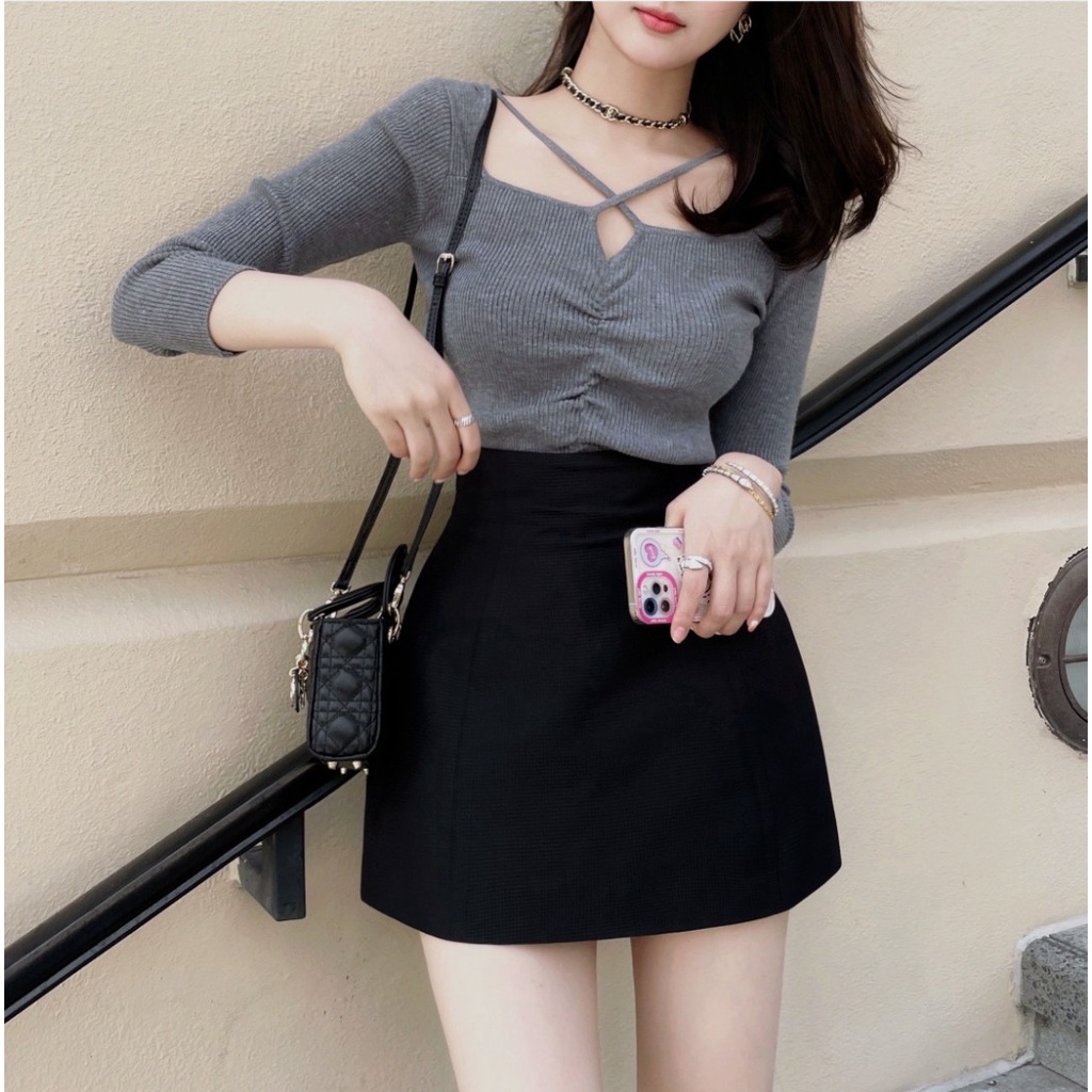 Chân váy ngắn chữ A xẻ bên lưng cao ôm dáng cạp liền vải mềm có lót trong hàng thiết kế đẹp