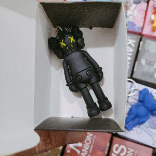 Móc khoá KAWS siêu đẹp [ full box ]