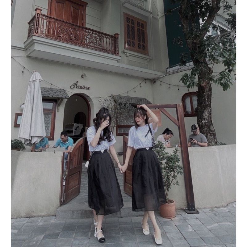 Set váy Áo phông trắng phối chân váy dài dáng xoè dễ thương.