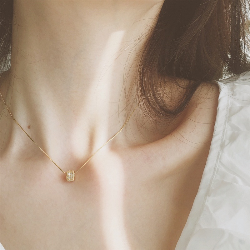 Dây chuyền nữ titan mặt trụ nhỏ đính đá lấp lánh không gỉ WN2213