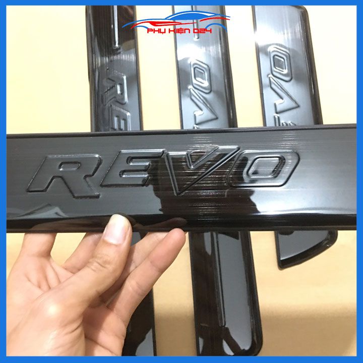 Bộ ốp bậc cửa nẹp bước chân Hilux Revo 2016-2-17-2018-2019-2020-2021-2022-2023 vân Titan chống trầy trang trí xe