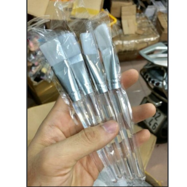 Cọ trang điểm cao cấp cán trong