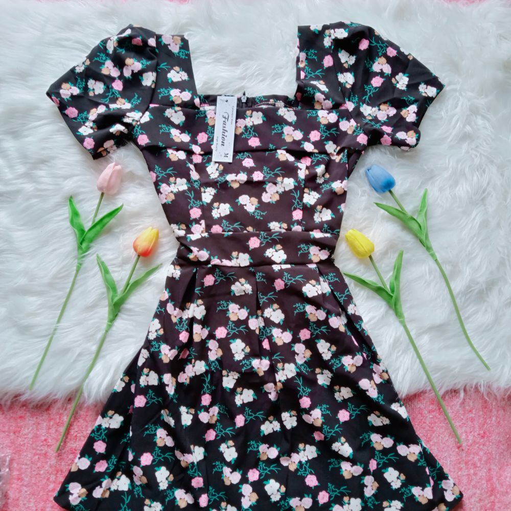 Đầm nữ cổ vuông tay phồng siêu quyến rũ kèm quần đùi trong | BigBuy360 - bigbuy360.vn