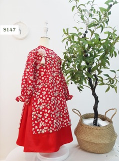 Áo dài đỏ hoa trắng