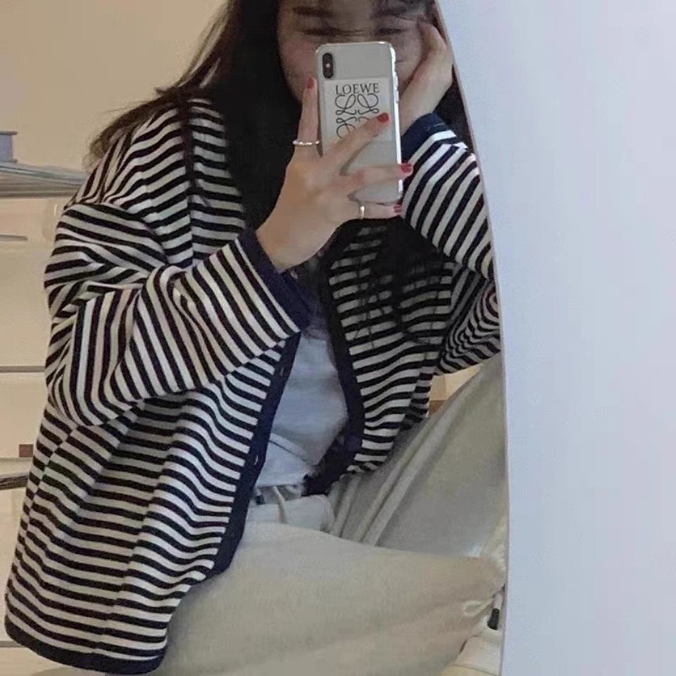 Áo khoác kẻ sọc phong cách Hàn Quốc xinh xắn thời trang cho nữ